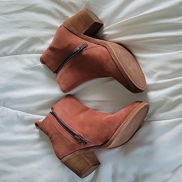 FRYE ALTON CHELSEA BOOTS IN ROSEWOOD - Picture 6 of 16